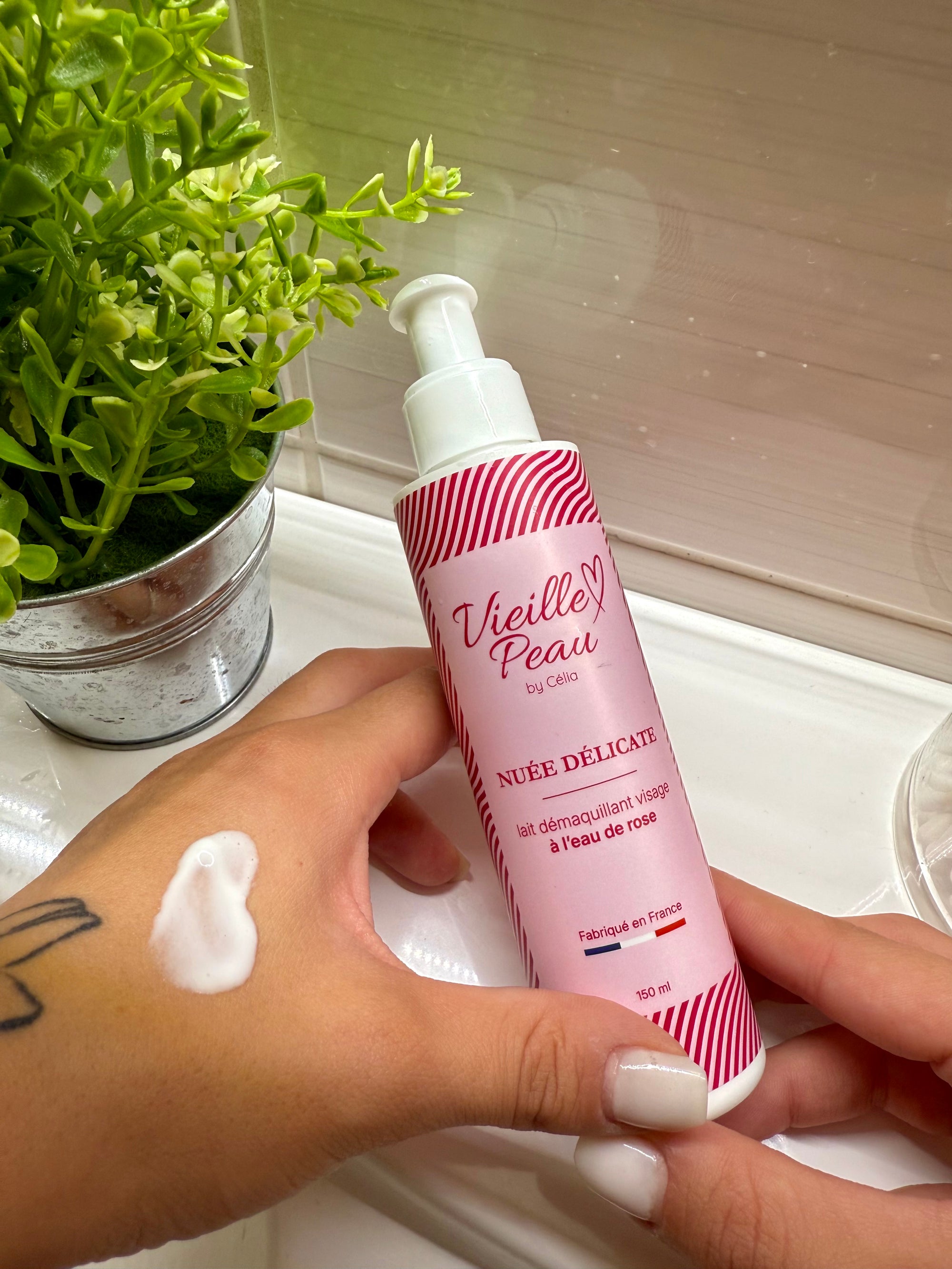 NUÉE DÉLICATE - Lait démaquillant visage à l'eau de rose 150ml